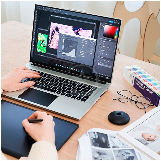 Laptop Gigabyte AERO 16 XE5 Gaming, Intel Core i7-12700H Hasta 4.7 GHz, RAM 32GB, SSD 2TB, Gráficos Intel Xe, AMOLED 16" 4K UHD+, Windows 11 Pro